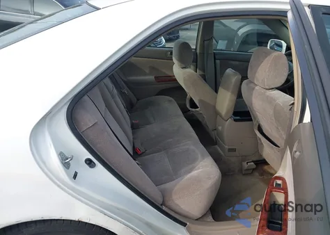 2004 Toyota Camry Le z USA, uszkodzony, nr VIN JTDBE32K840269220